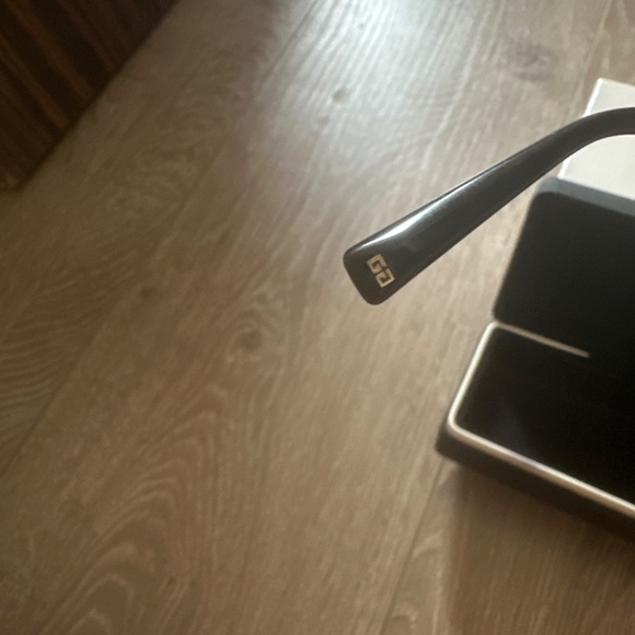 Givenchy sunglases - Picture 3 of 5